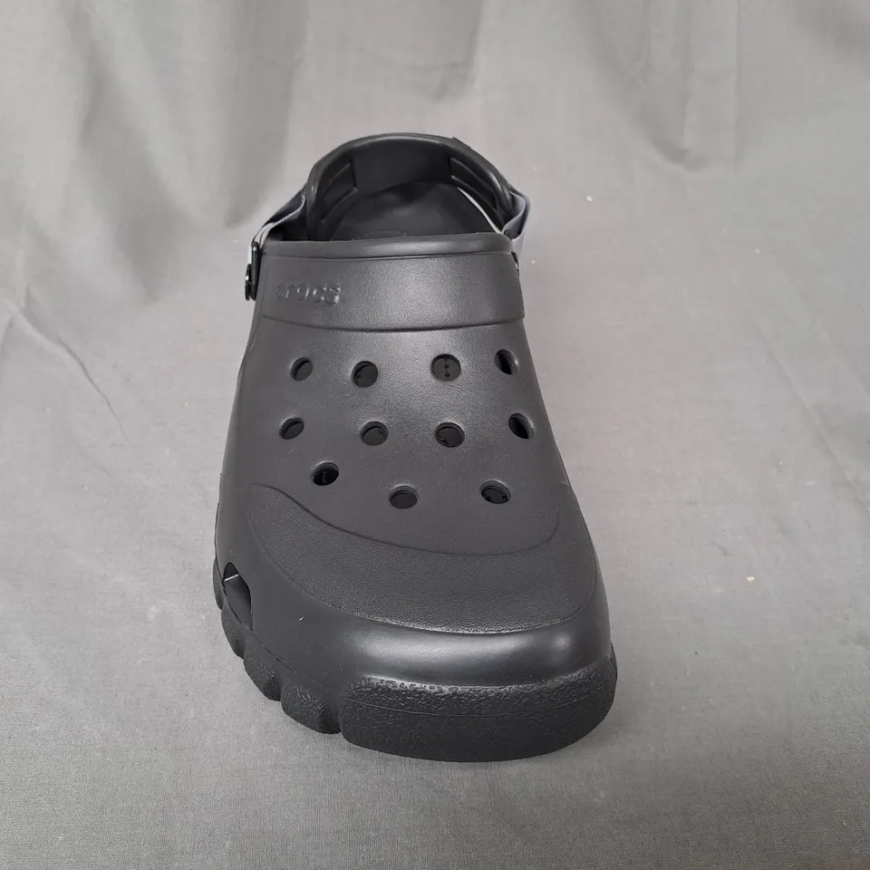 PAIR OF CROCS OFFROAD SPORT CLOGS IN BLACK UK SIZE M11/W12