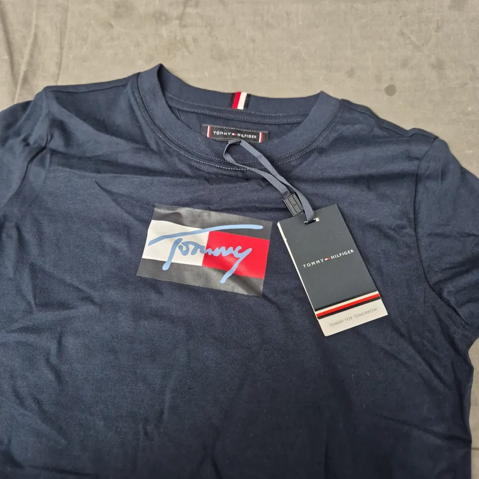 UK 8 TOMMY HILFIGER SCRIPT FLAG PRINT TEE
