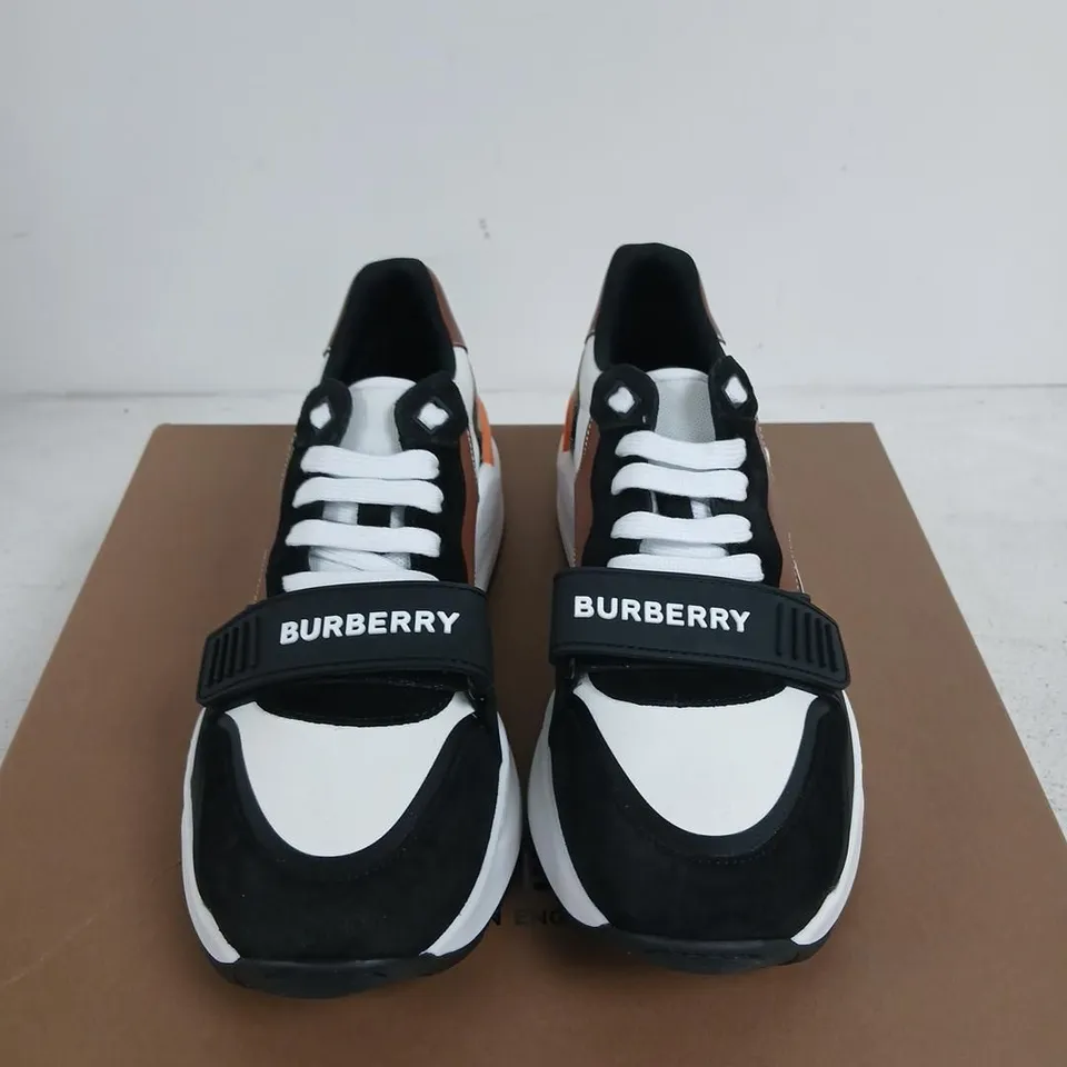 BURBERRY LOW TOP SNEAKERS – BLACK/ARCHIVE BEIGE, UK 7 (EU 41)