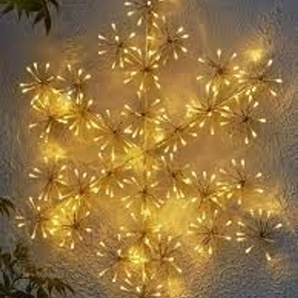 SNOWFLAKE LIGHT OUTDOOR CHRISTMAS DECORATION - COLLECTION ONLY