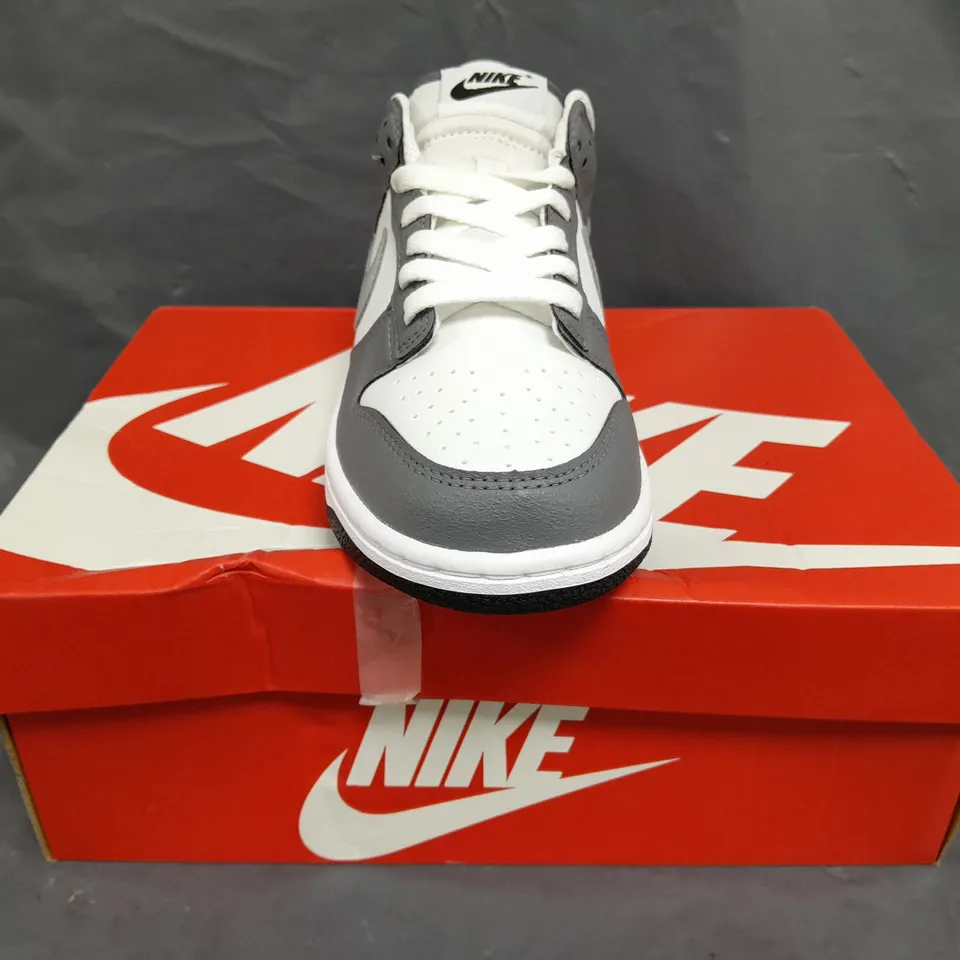 BOXED PAIR OF NIKE DUNK LOW SHOES IN GREY/WHITE UK SIZE 5.5