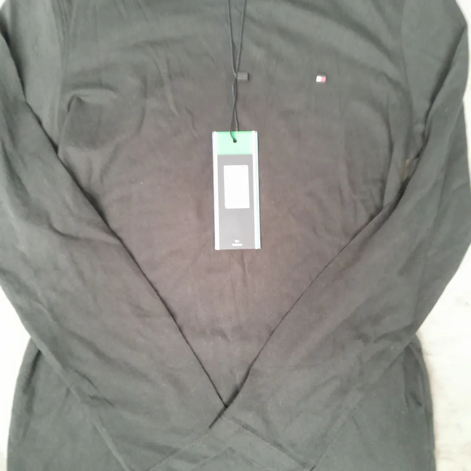 TOMMY HILFIGER BASIC LONG SLEEVE TOP IN BLACK SIZE 10