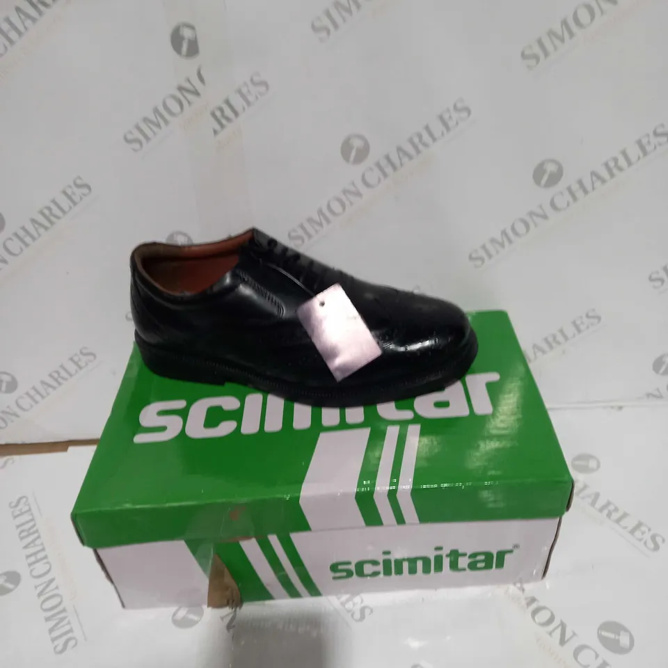 BOXED PAIR OF SCIMITAR WING CAP BROGUE OXFORD SIZE 9