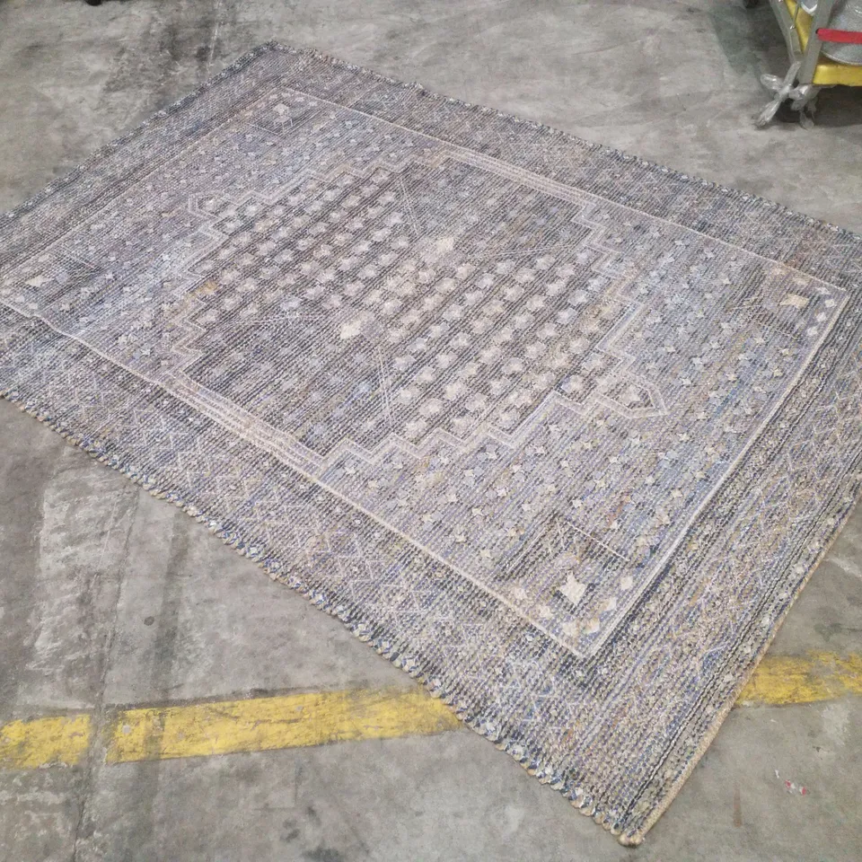 QUALITY DESIGNER AREA RUG APPROXIMATELY 160×230CM