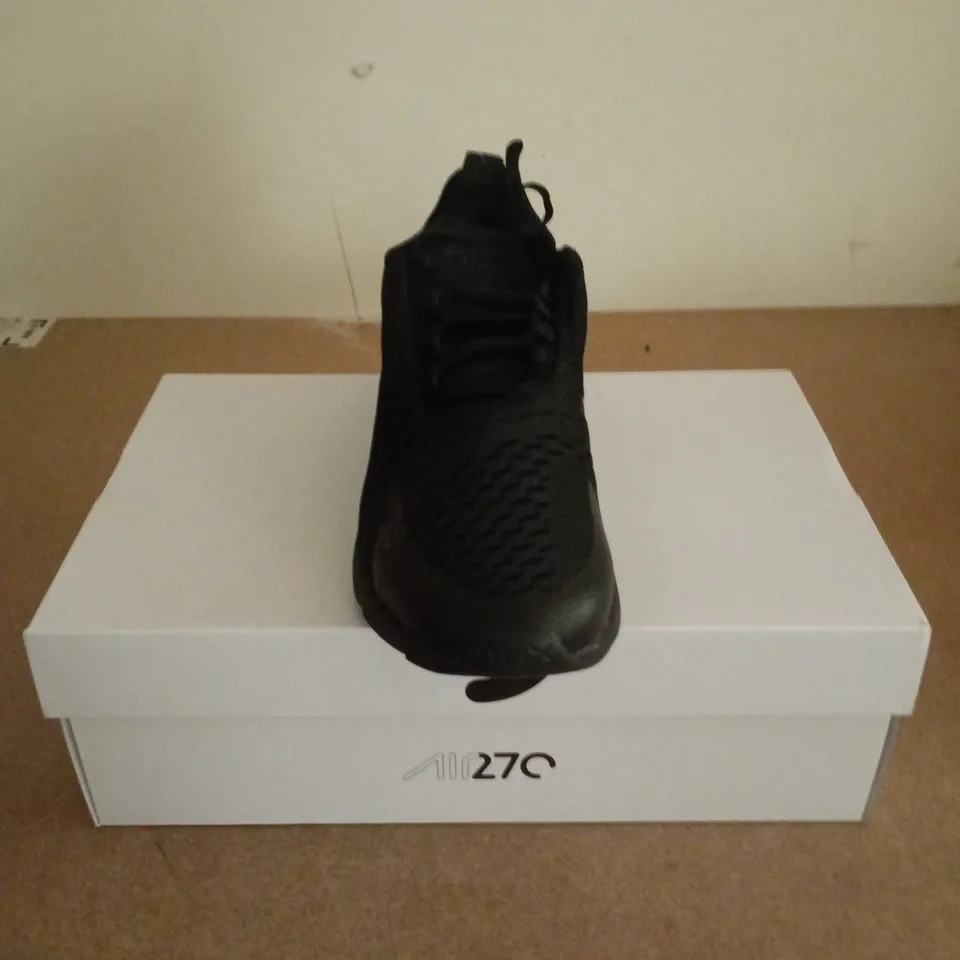 BOXED PAIR OF NIKE AIR MAX 270 TRAINERS IN BLACK - UK 6.5