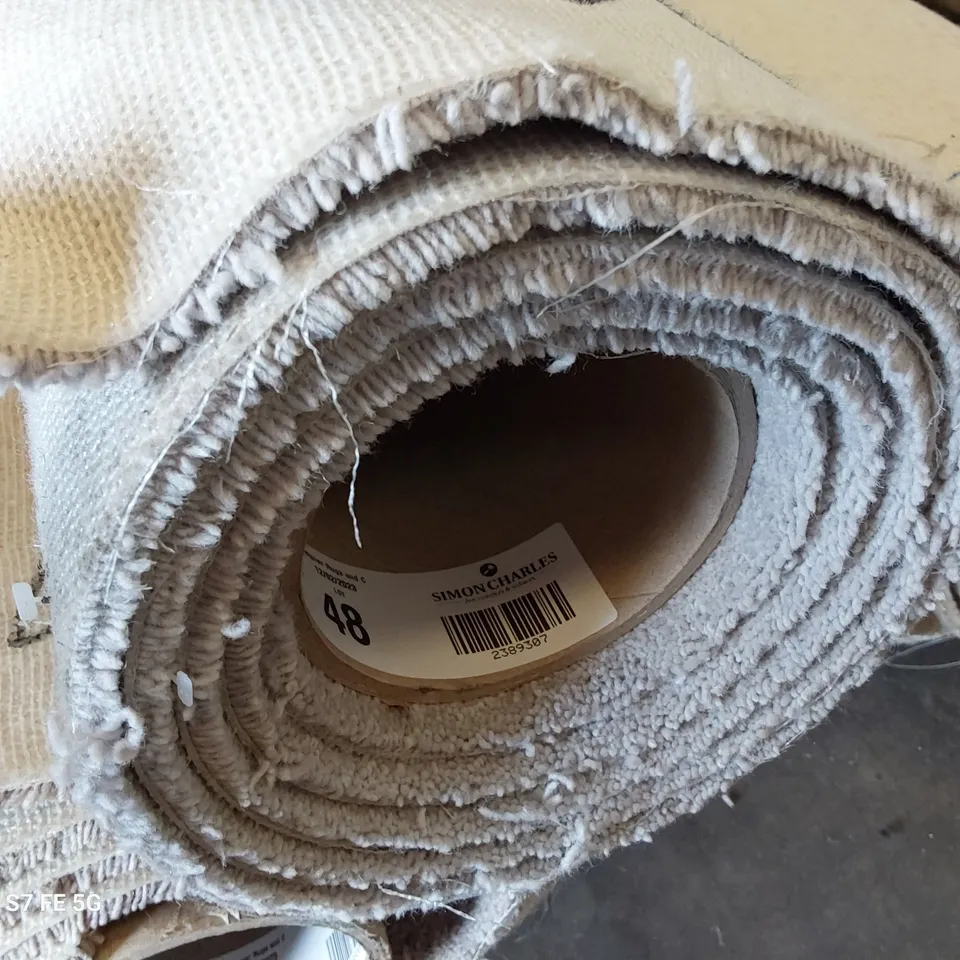 ROLL OF QUALITY DIMENSIONS 50 CARPET APPROXIMATELY 5M × 2.36M