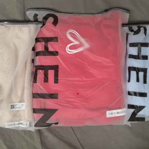 BOX OF APPROXIMATELY 20 ASSORTED CLOTHING AND FASHION ITEMS IN VARIOUS STYLES, SIZES, AND COLOURS - COLLECTION ONLY