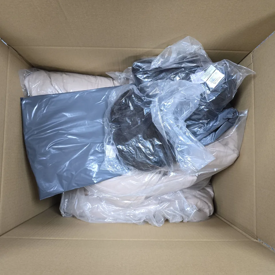 LARGE QUANTITY OF ASSORTED ITEMS TO INCLUDE LADIES T-SHIRT, CHRISTMAS GIFT BAG SET, FAUX FUR HAT, ETC - COLLECTION ONLY