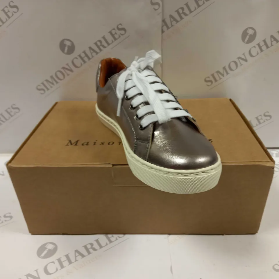 BOXED PAIR OF MAISON DE NIMES LEATHER ZIP SIDE TRAINERS IN PEWTER - SIZE 4
