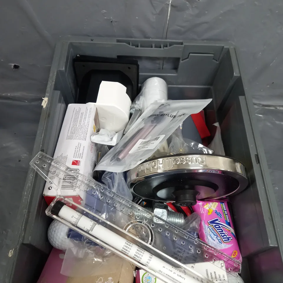 APPROXIMATELY 10 ASSORTED HOUSEHOLD ITEMS TOO INCLUDE GOLF BALLS , DKNY SOAP DISPENSER , STYLUS PEN , ETC 