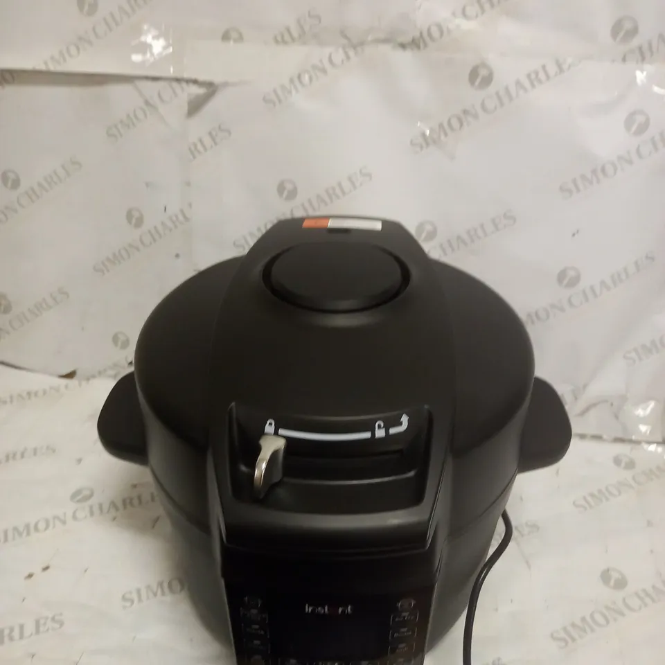 INSTANT POT DUO CRISP WITH ULTIMATE LID MULTI-COOKER AND AIR FRYER 