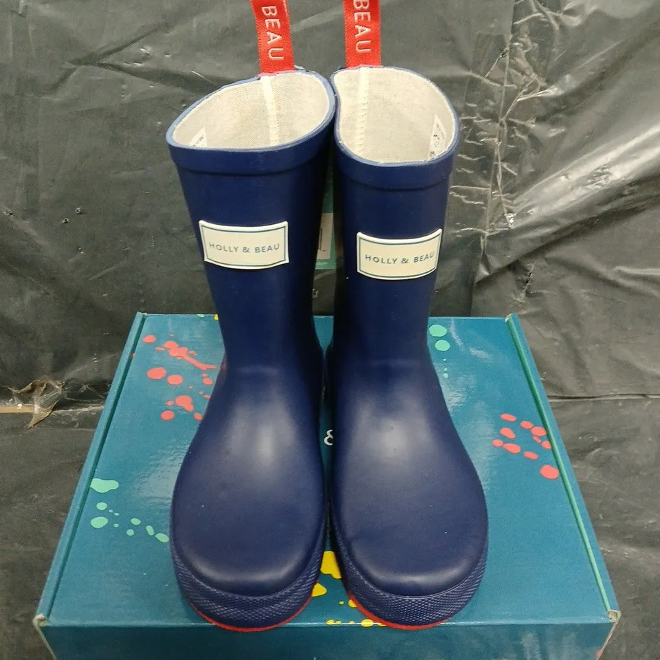 BOXED PAIR OF HOLLY AND BEAU NAVY RAIN BOOTS - UK SIZE 11 - KIDS 