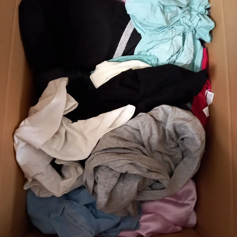 LARGE BOX OF ASSORTED CLOTHING TO INCLUDE H&M, TOKYO LEE AND PRETTYLITTLETHING