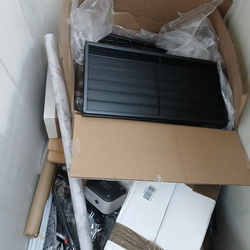 CAGE OF APPROXIMATELY 10 ASSORTED HOUSEHOLD ITEMS TO INCLUDE WALLPAPER, ETC