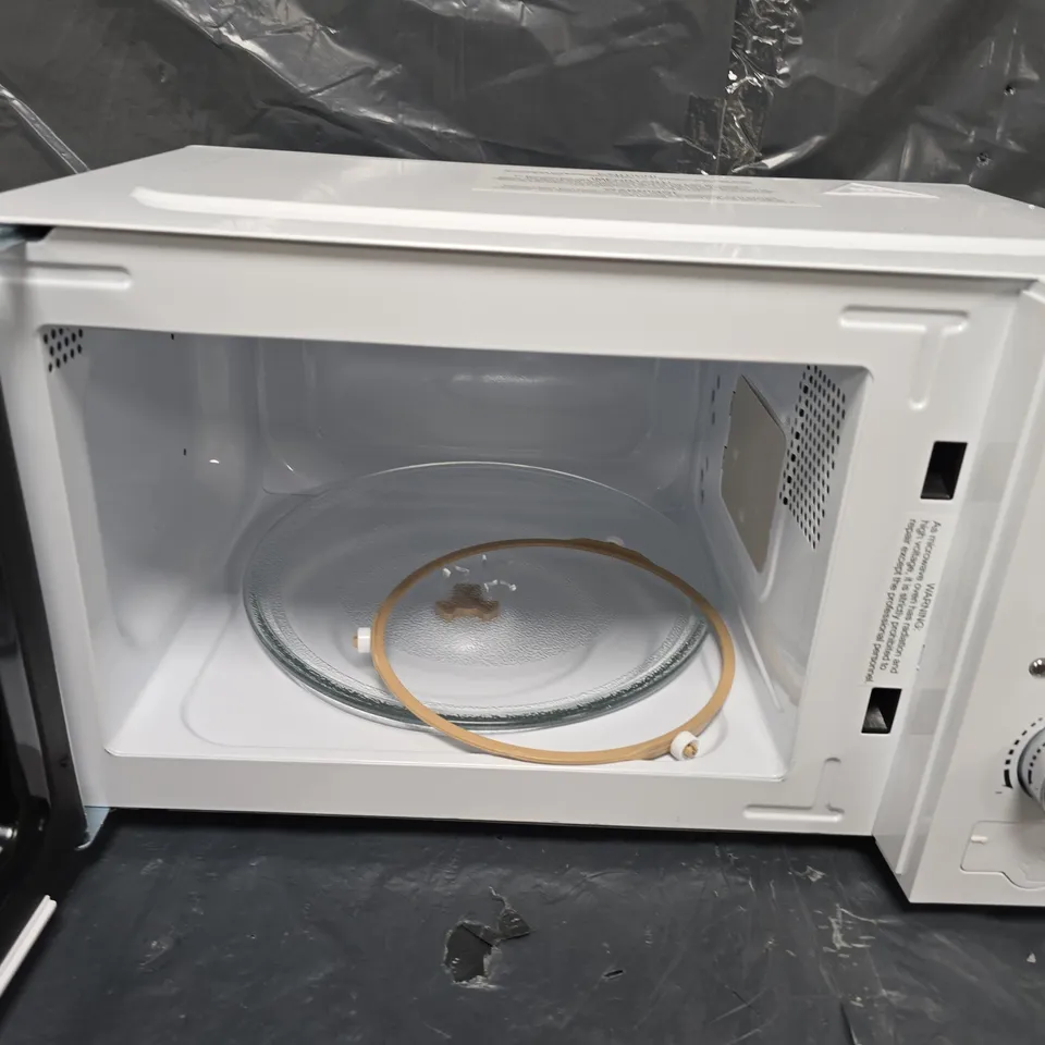 SWAN 20L 700W DIGITAL MICROWAVE - WHITE - COLLECTION ONLY 