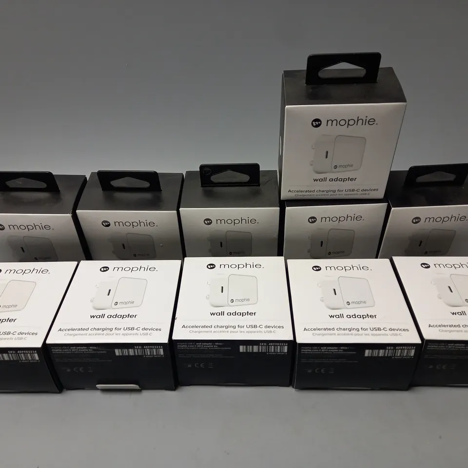 APPROXIMATELY 10 BOXED MOPHIE WALL ADAPTERS FOR USB-C