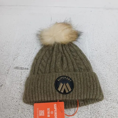 SUPERDRY CABLE LUXE KNIT BEANIE HAT – MOSS KHAKI (ONE SIZE)