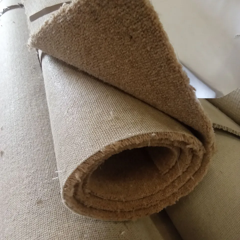 ROLL OF QUALITY RARE BREEDS MANX CARPET // APPROX SIZE: 1.78 x 5m