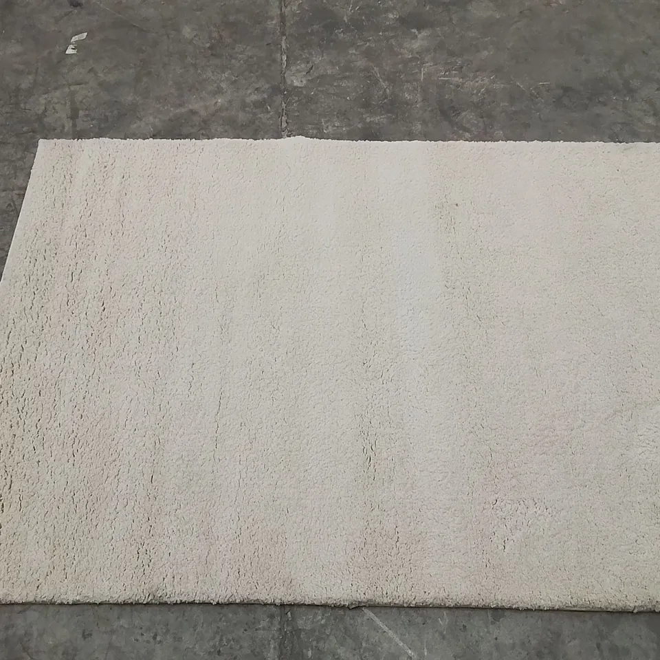 QUALITY DESIGNER AREA RUG - APPROXIMATELY 170CM X 120 CM - CREAM 