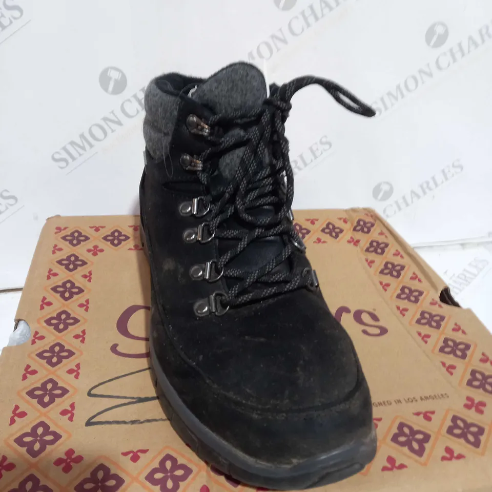 BOXED SKECHERS SYNERGY WARM TECH BOOTS, BLACK - SIZE 7