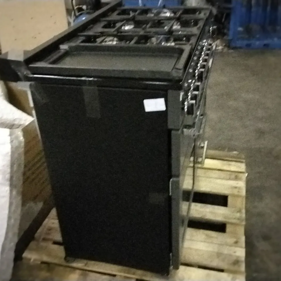 RANGEMASTER PROFESSIONAL DELUXE COOKER