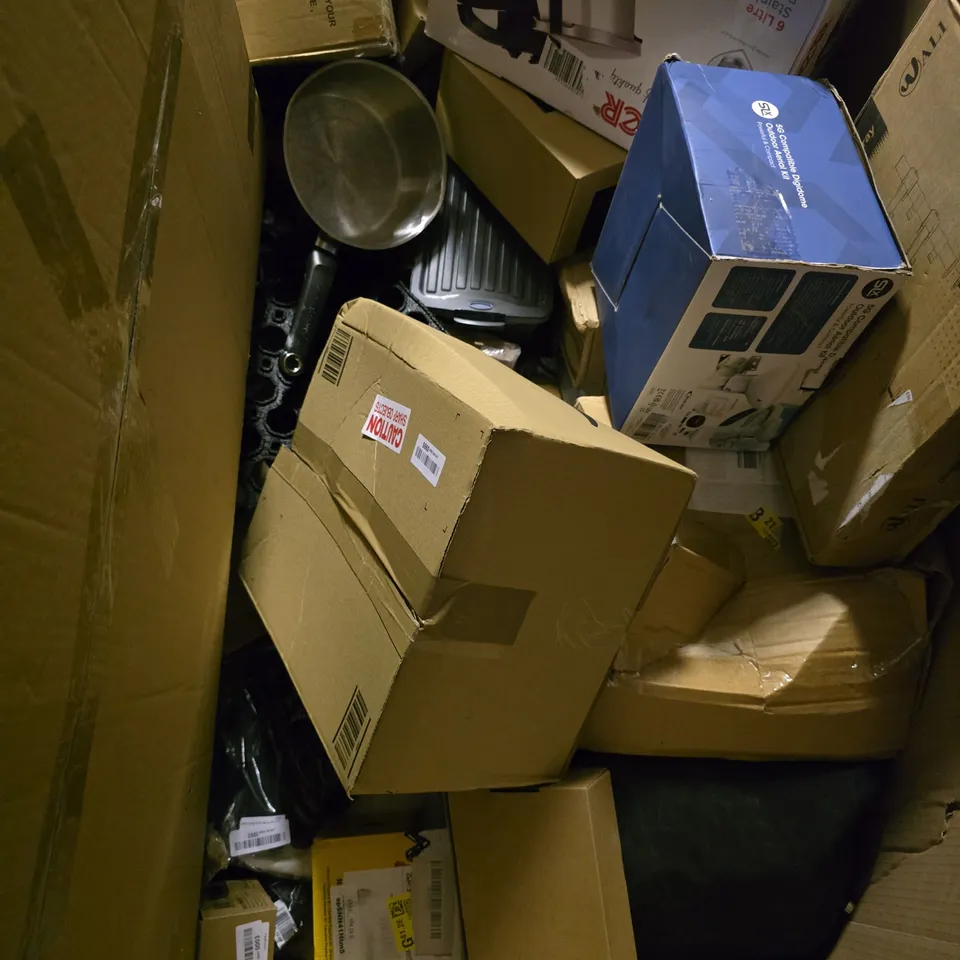 PALLET OF APPROXIMATELY 22 ASSORTED BROKEN ITEMS TO INCLUDE - METAL ICE BUCKET , KITSURE DISH DRYING RACK , BLUEDOT ADVACARE LOW ADHERENT DRESSING ETC - COLLECTION ONLY