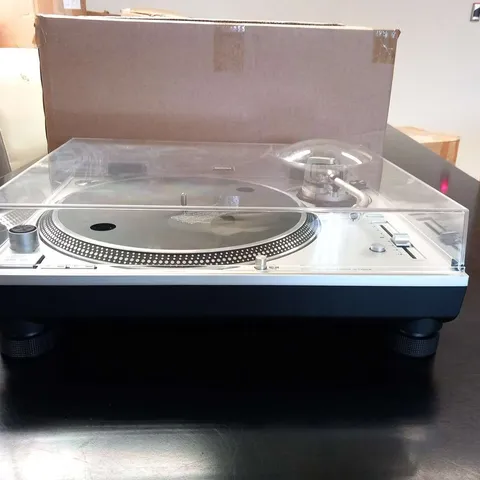 TECHNICS SL1200GR  DIRECT DRIVE TURNTABLE