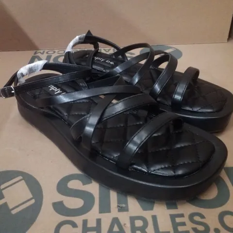 BOX CONTAINING APPROXIMATELY 6 PAIRS OF BRAND NEW SIMPLY BE BLACK PHOEBE WIDE SANDALS - SIZE 8