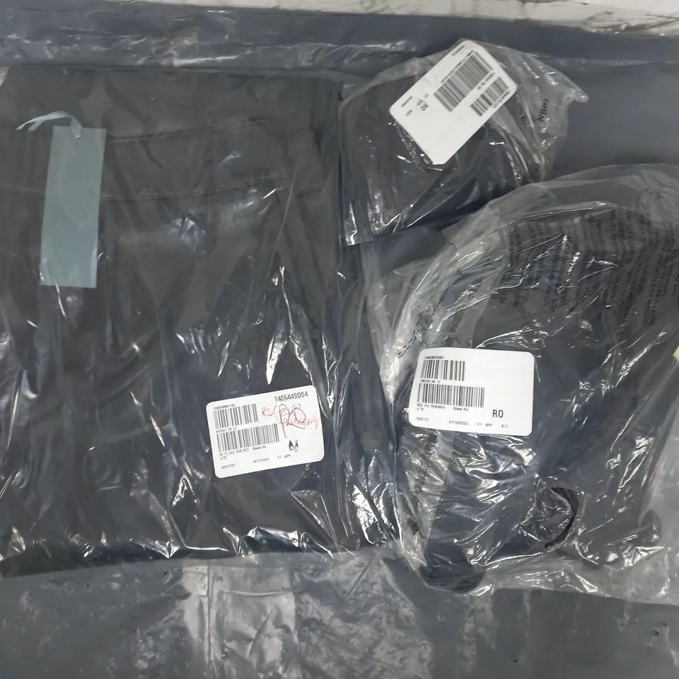 BOX OF APPROXIMATELY 10 ASSORTED CLOTHING AND FASHION ITEMS IN VARIOUS COLOURS, STYLES, AND SIZES