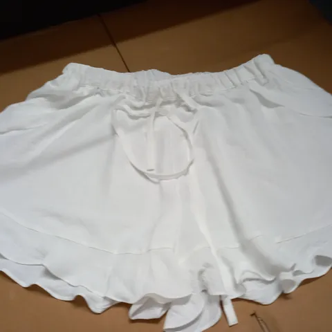 ELR STYLE WHITE SHORTS - SIZE UNKNOWN