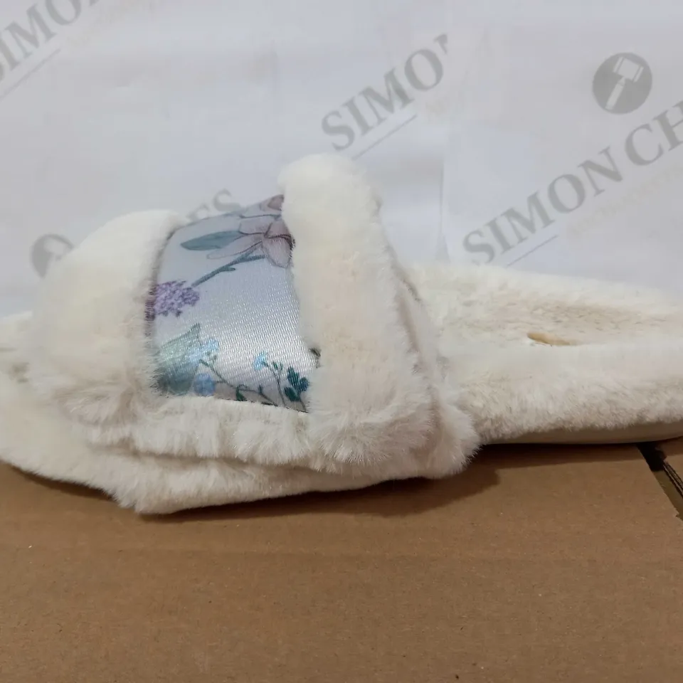 VIONIC FLORAL DESIGN WHITE FLUFFY SLIPPERS, SIZE 6 UK
