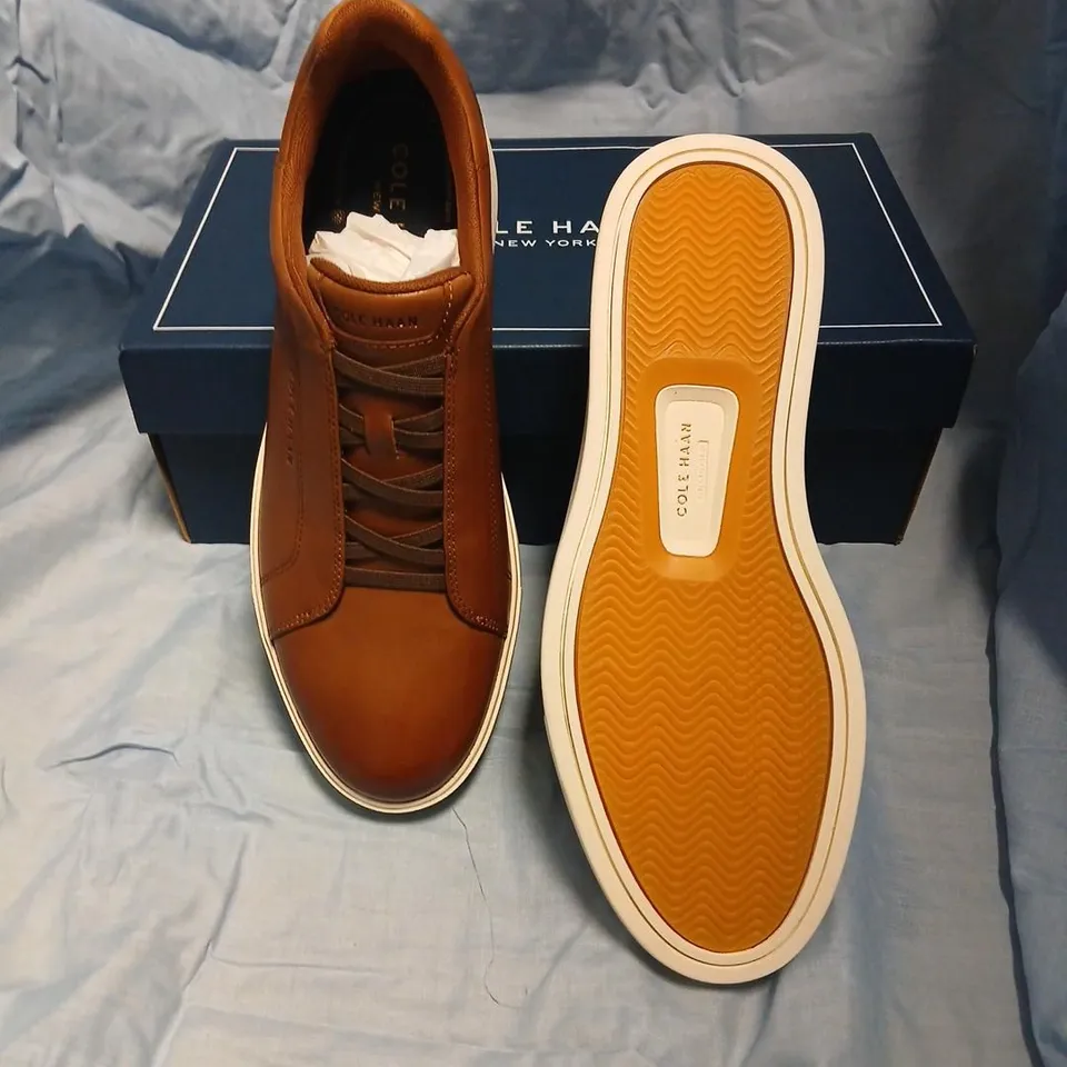 BOXED COLE HAAN GP LUXE SLIP-ON SNK – BRITISH TAN/IVORY, UK 7.5