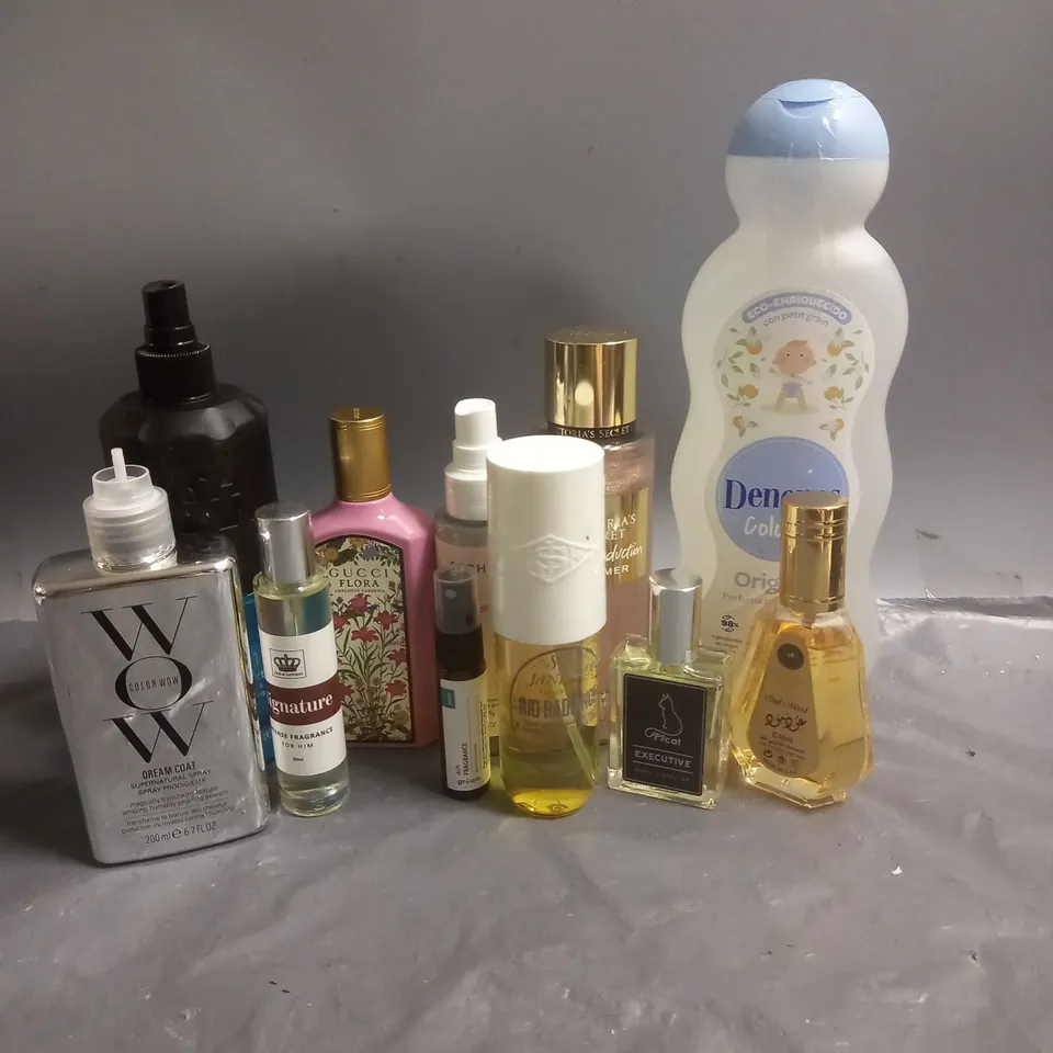 BOX OF APPROX 10 ASSORTED FRAGRANCES TO INCLUDE - GUCCI FLORA - VICTORIAS SECRET PURE SEDUCTION - SEPHORA COTTON FLOWER BODY MIST - ETC