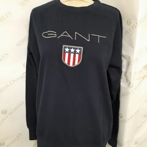 GANT SHIELD EMBROIDERED CREW NECK SWEATSHIRT IN EVENING BLUE SIZE M
