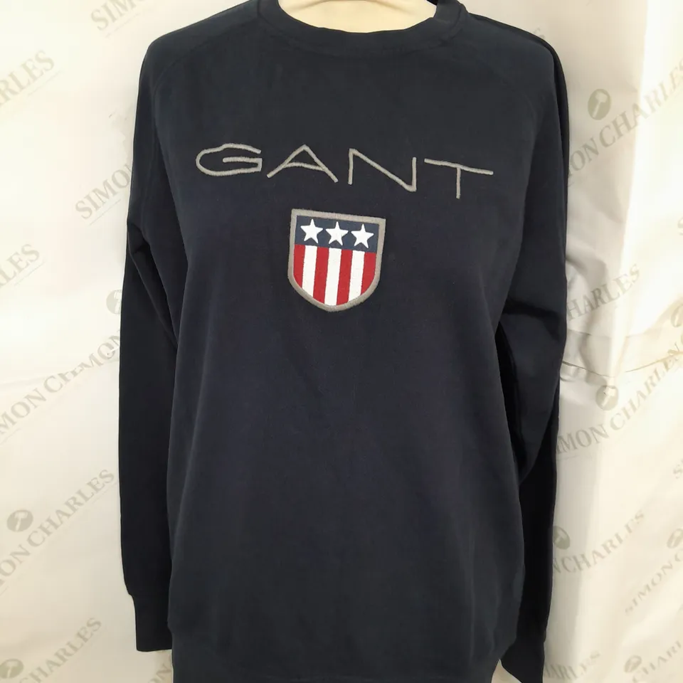 GANT SHIELD EMBROIDERED CREW NECK SWEATSHIRT IN EVENING BLUE SIZE M
