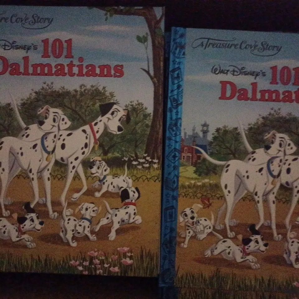 LOT OF APPROX. 38 TREASURE COVE STORY WALT DISNEY'S 101 DALMATIANS BOOKS