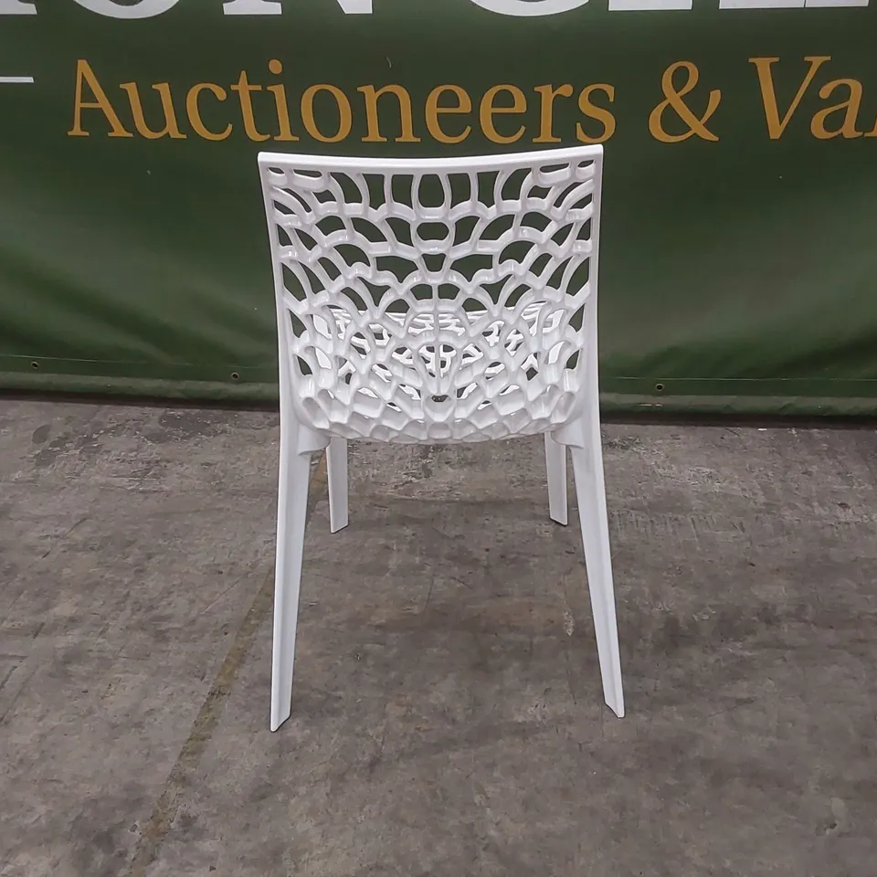 SET OF 4 BRAND NEW DESIGNER HARDENED PLASTIC GARDEN WEB CHAIRS - WHITE