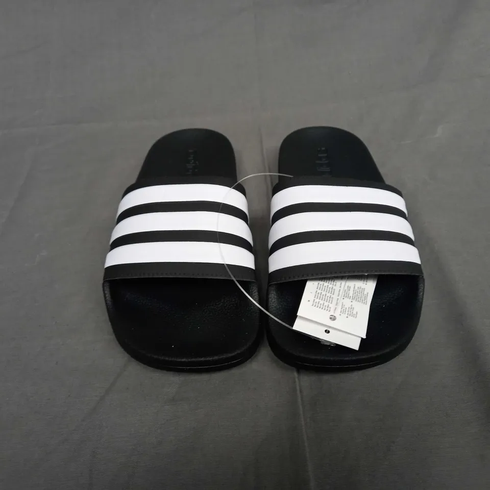 UNBOXED PAIR OF ADIDAS ADILETTE SHOWER SLIDES UK 6
