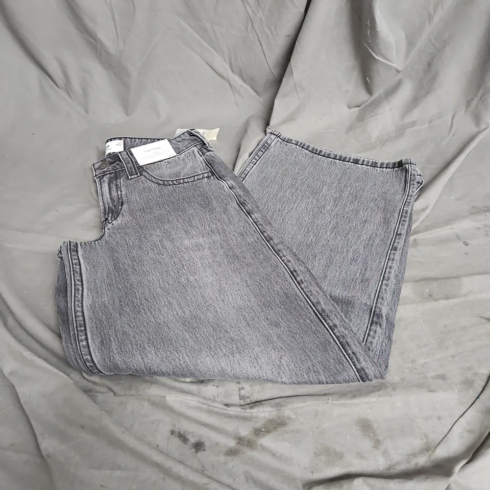 HOLLISTER SUPER BAGGY LOW RISE JEANS IN WASHED BLACK SIZE W25
