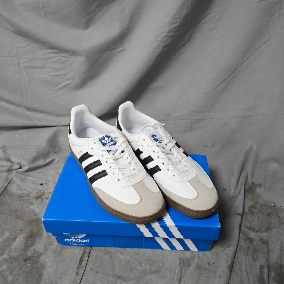 ADIDAS SAMBA SNEAKERS – WHITE WITH BEIGE SUEDE TOE, GUM SOLE (ORIGINAL BOX) SIZE 6