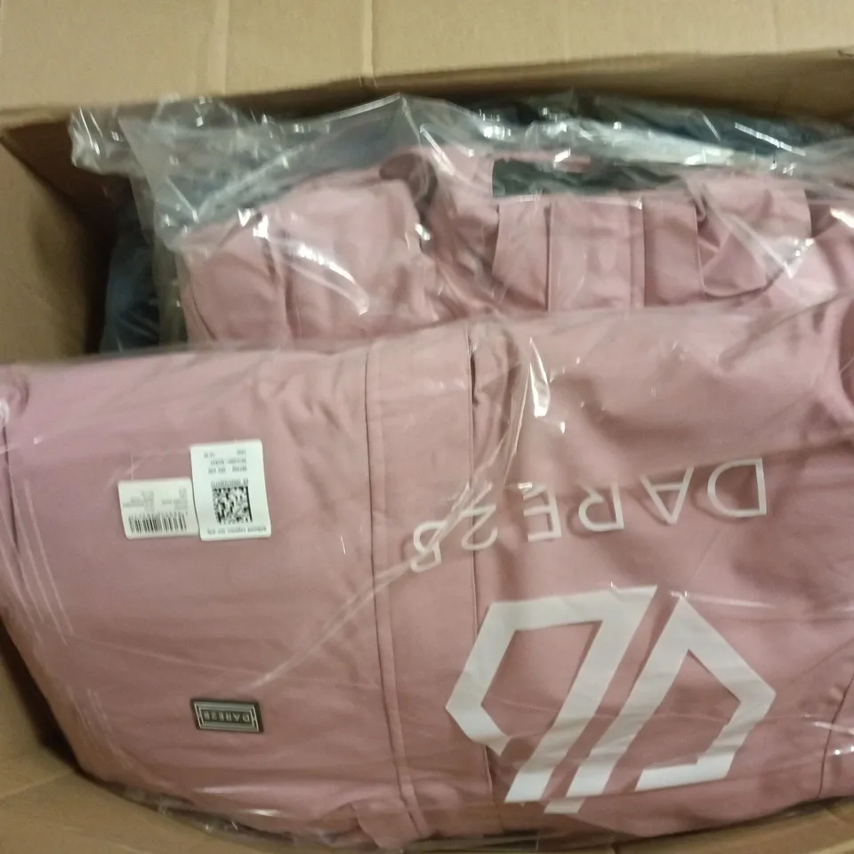 APPROXIMATELY 15 ASSORTED BRAND NEW DARE2B KIDS CLOTHING ITEMS IN VARIOUS SIZES, STYES & COLOURS TO INCLUDE REPRISE II SHORTS, TRAVERSAL JACKET, SHREDDER JACKET, ETC - COLLECTION ONLY