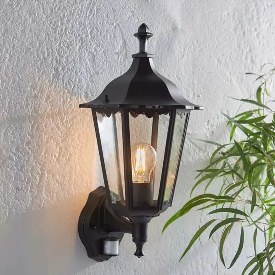BOXED VOGUE TRENTON OUTDOOR PIR WALL LIGHT
