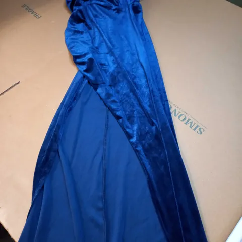DESIGNER BLUE VELVET HIGH SPLIT EVENING STATEMENT DRESS - SMALL