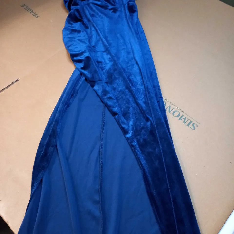 DESIGNER BLUE VELVET HIGH SPLIT EVENING STATEMENT DRESS - SMALL