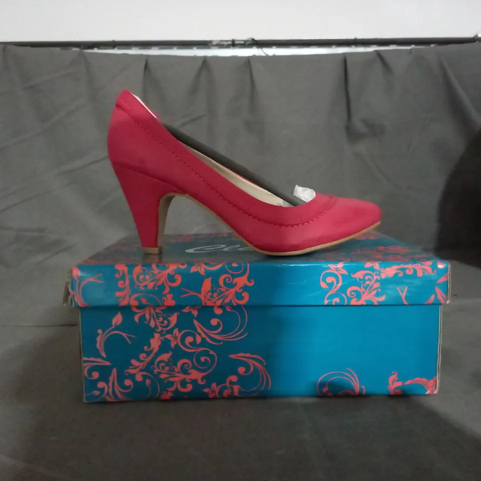 APPROXIMATELY 8 BOXED PAIRS OF CLARA'S RED HEELED SHOES IN VARIOUS SIZES TO INCLUDE SIZE 37EU 