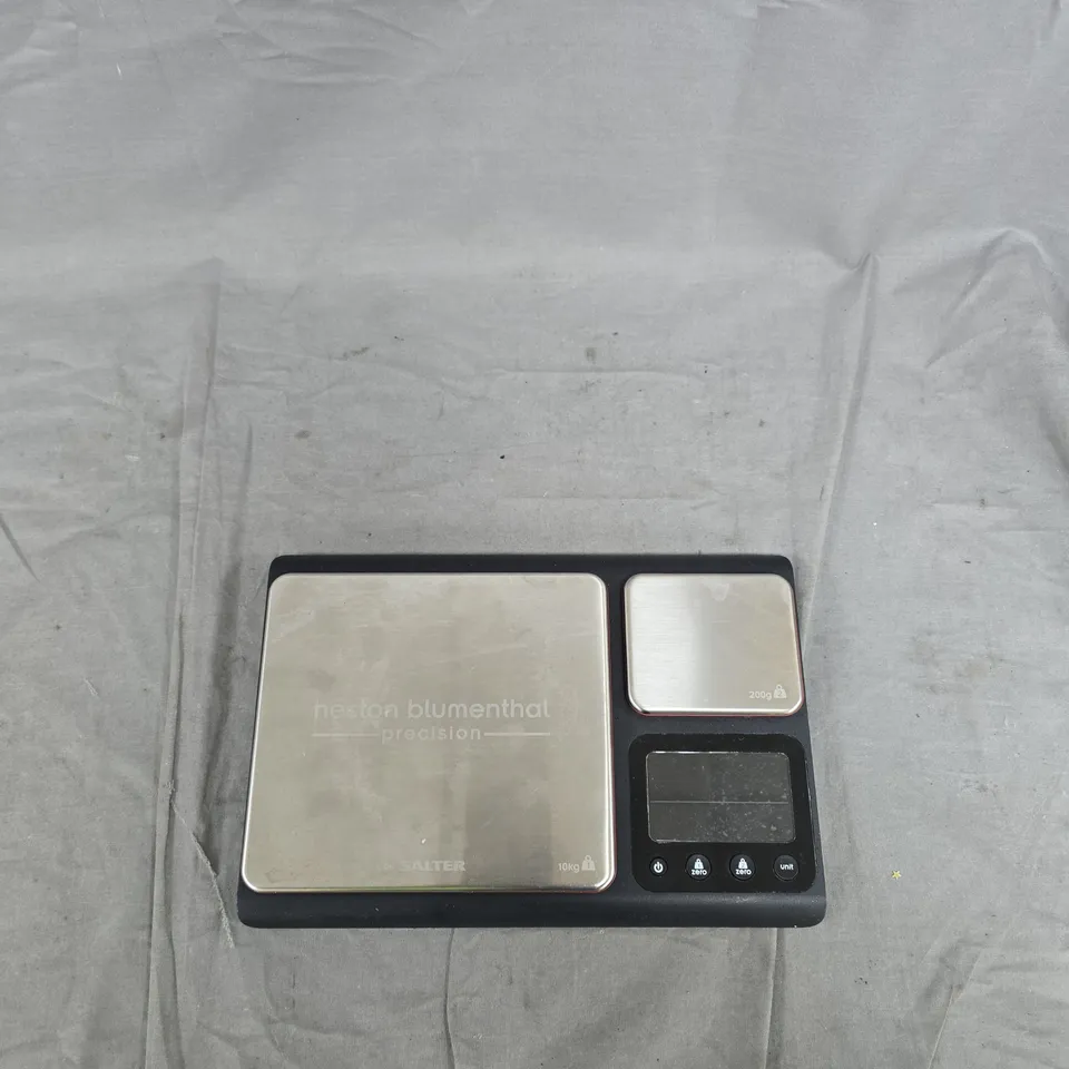 HESTON BLUMENTHAL PRECISION KITCHEN SCALE BY SALTER - DUAL-PAN, 10KG CAPACITY