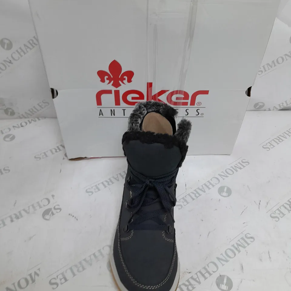 BOXED PAIR OF RIEKER WARM HIKING BOOTS, NAVY - SIZE 6 