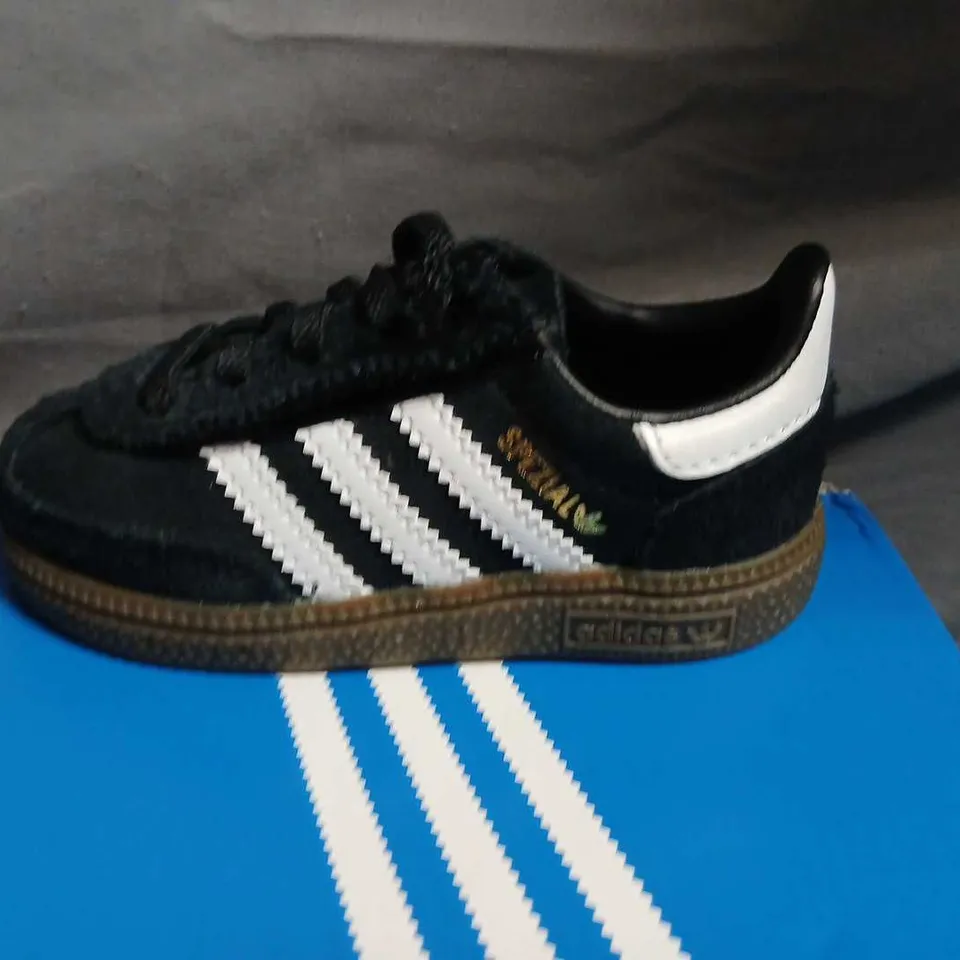 ADIDAS HANDBALL SPEZIAL CF EL I KIDS' TRAINERS - UK 5K, BLACK/WHITE