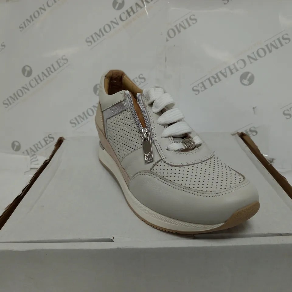 MODA IN PELLE AVERY WEDGE TRAINER - SIZE 6