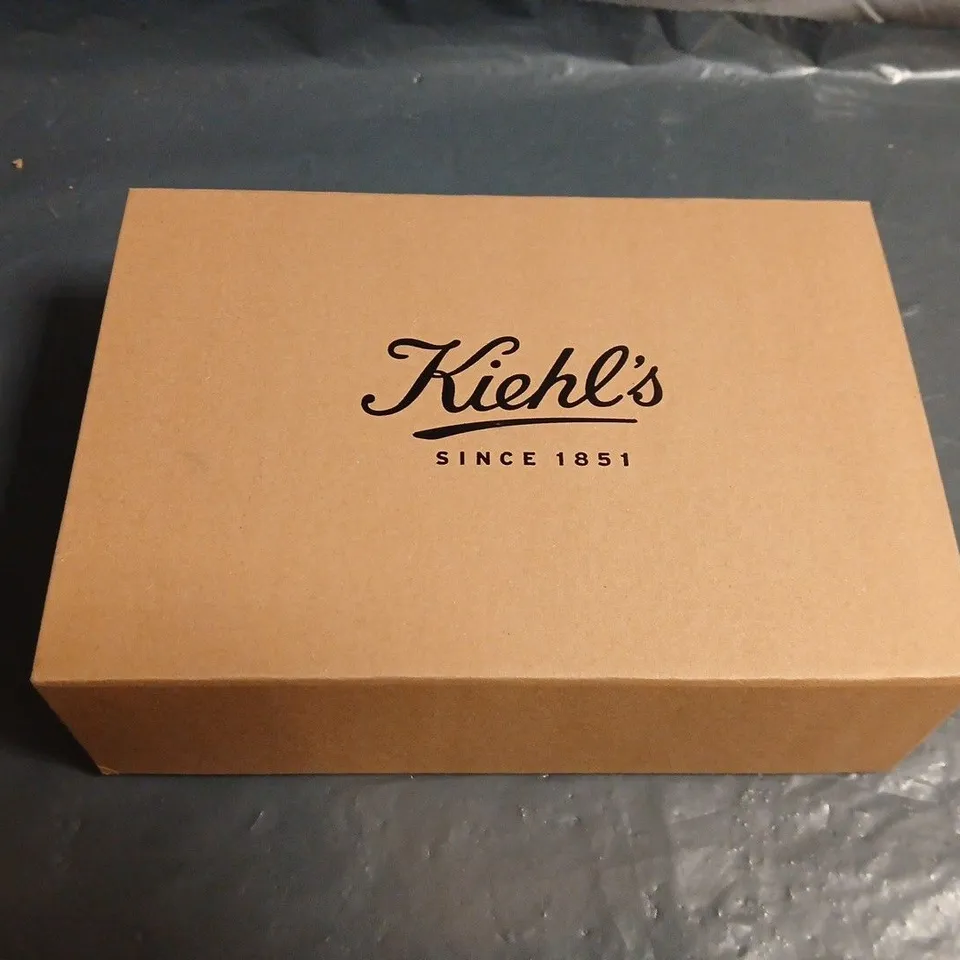 KIEHL’S SKINCARE GIFT SET